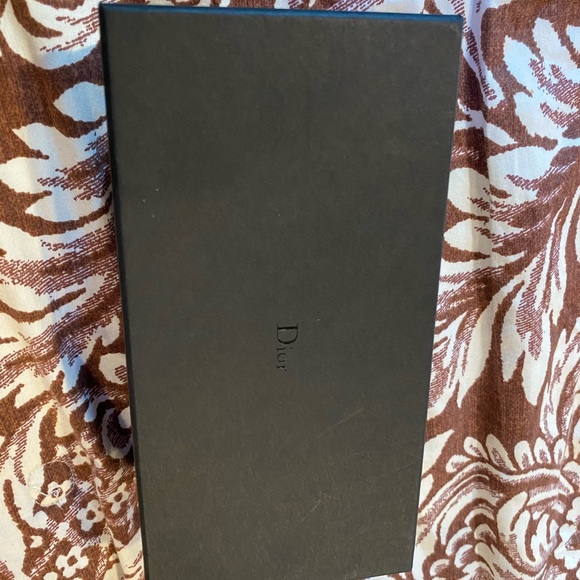 Women’s Dior sunglasses in gold - Picture 4 of 4